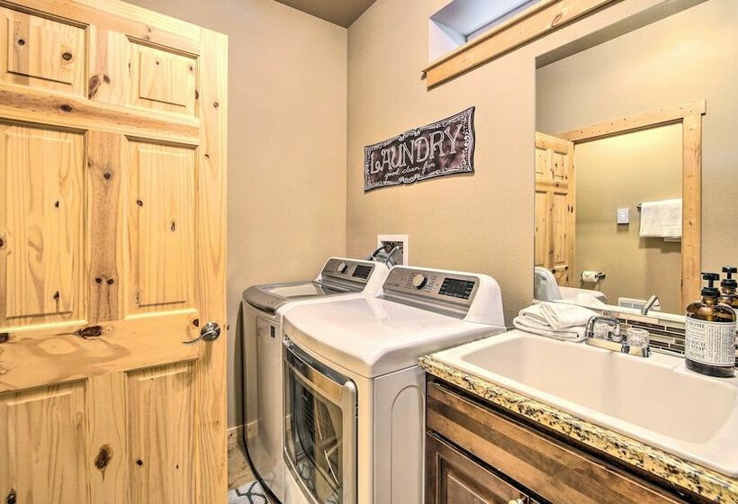 Ronald Cabin W/ Private Hot Tub Near Lake & Trails