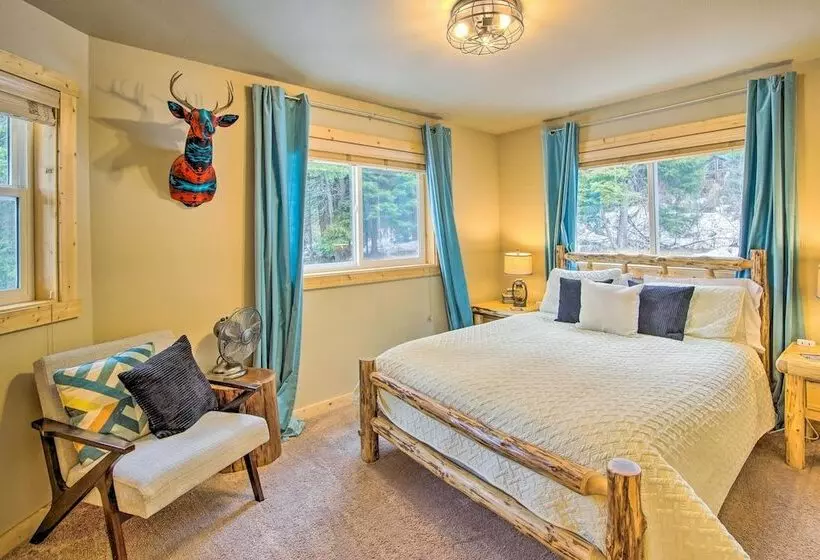 Ronald Cabin W/ Private Hot Tub Near Lake & Trails