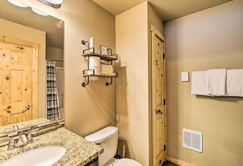 Ronald Cabin W/ Private Hot Tub Near Lake & Trails