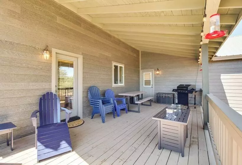 Secluded Show Low Home, Near Hiking Trails!