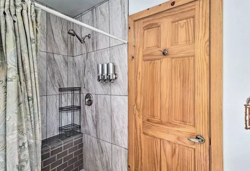 Secluded Show Low Home, Near Hiking Trails!