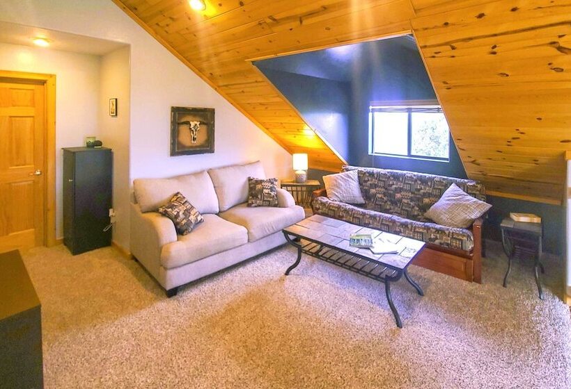 Secluded Show Low Home, Near Hiking Trails!