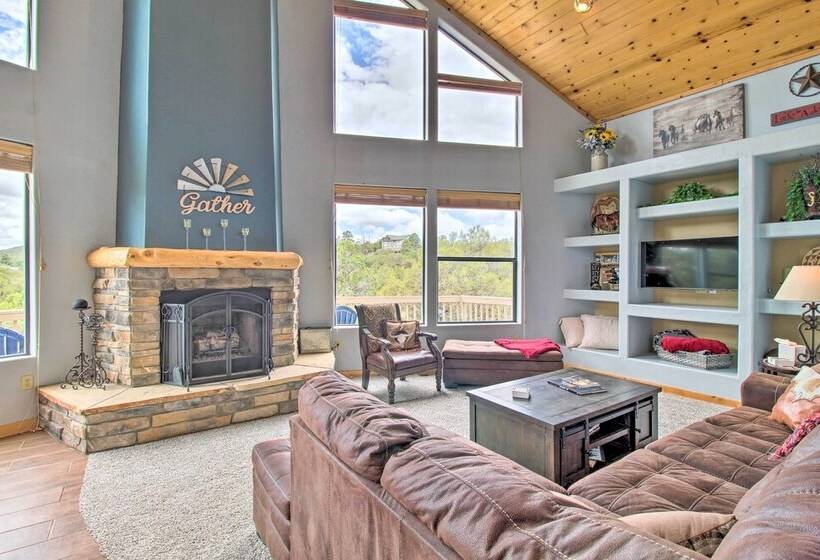 Secluded Show Low Home, Near Hiking Trails!