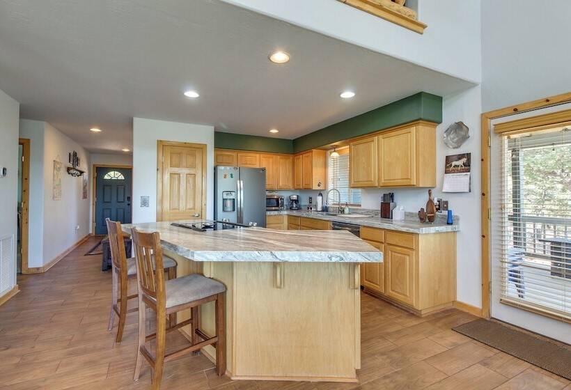 Secluded Show Low Home, Near Hiking Trails!