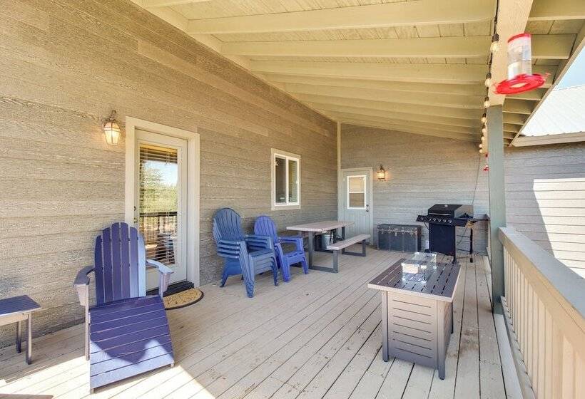 Secluded Show Low Home, Near Hiking Trails!