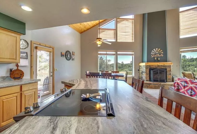 Secluded Show Low Home, Near Hiking Trails!