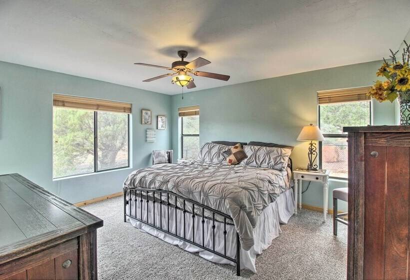 Secluded Show Low Home, Near Hiking Trails!