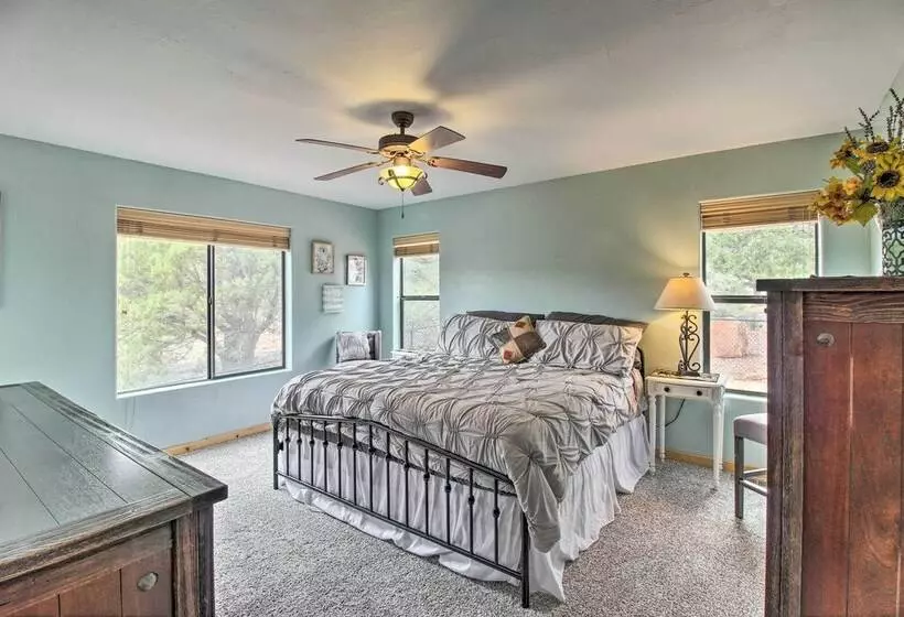 Secluded Show Low Home, Near Hiking Trails!