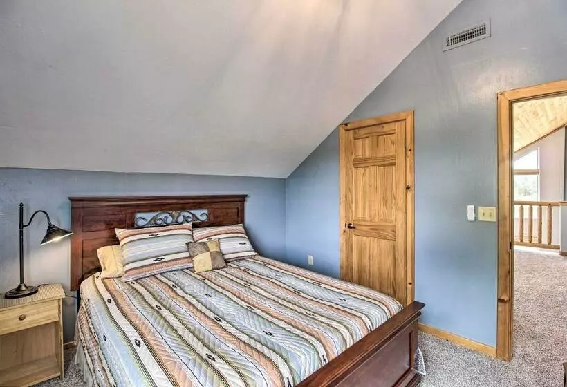 Secluded Show Low Home, Near Hiking Trails!