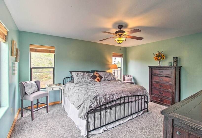 Secluded Show Low Home, Near Hiking Trails!