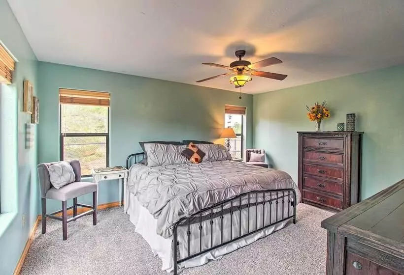 Secluded Show Low Home, Near Hiking Trails!