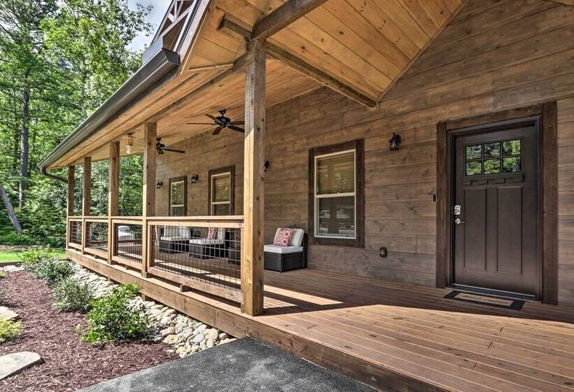 Smoky Cove Retreat W/ Private Hot Tub & Deck!