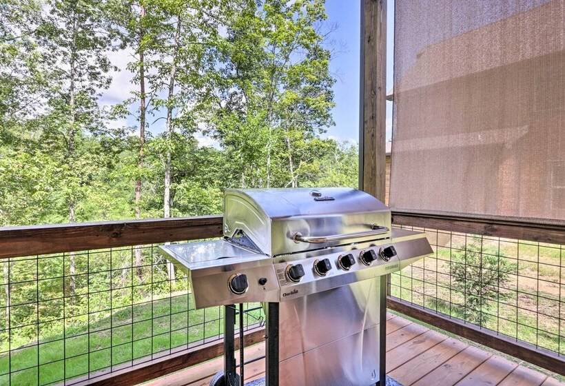 Smoky Cove Retreat W/ Private Hot Tub & Deck!
