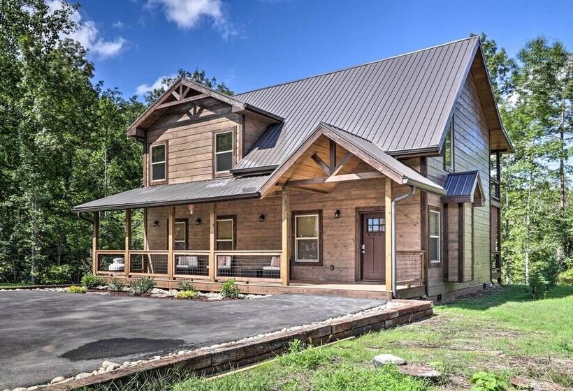 Smoky Cove Retreat W/ Private Hot Tub & Deck!