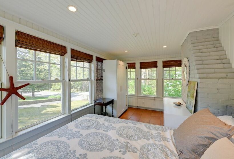 Spacious Sag Harbor Retreat W/ Private Pool!