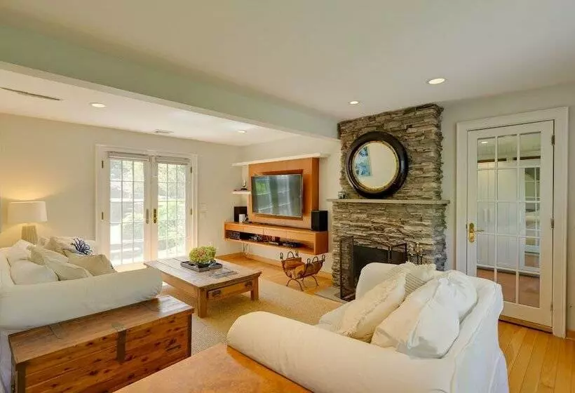 Spacious Sag Harbor Retreat W/ Private Pool!