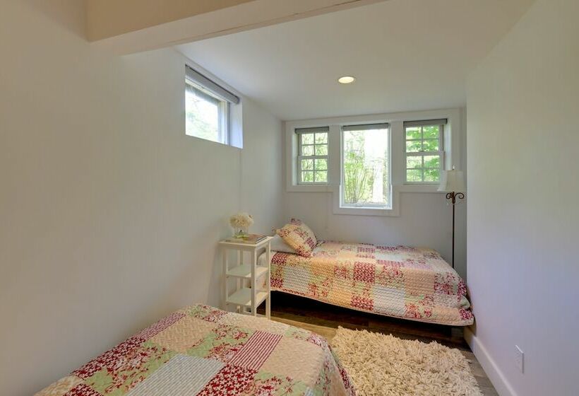 Spacious Sag Harbor Retreat W/ Private Pool!