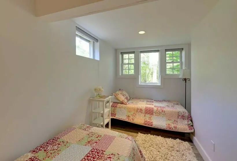 Spacious Sag Harbor Retreat W/ Private Pool!