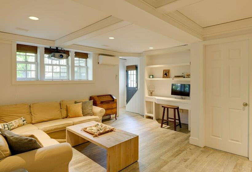 Spacious Sag Harbor Retreat W/ Private Pool!