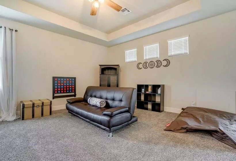 Spacious San Antonio Home: 4 Mi To Seaworld!