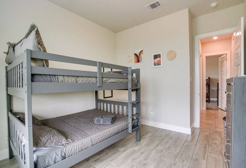 Spacious San Antonio Home: 4 Mi To Seaworld!