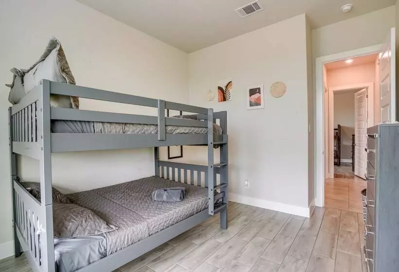 Spacious San Antonio Home: 4 Mi To Seaworld!