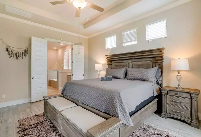 Spacious San Antonio Home: 4 Mi To Seaworld!