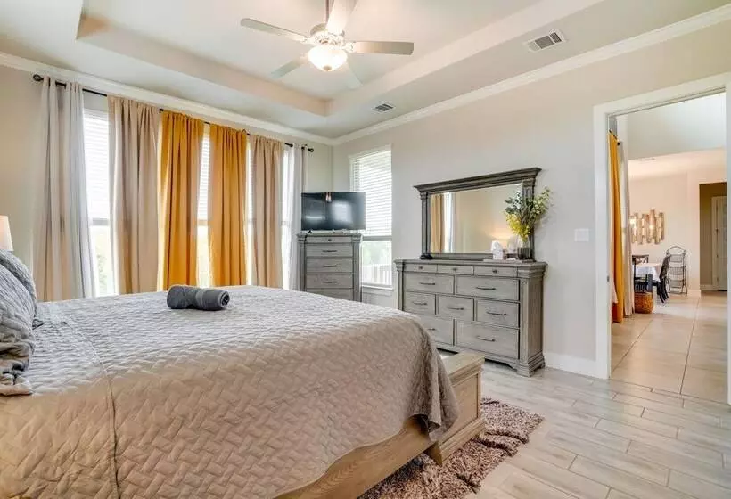 Spacious San Antonio Home: 4 Mi To Seaworld!