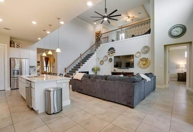 Spacious San Antonio Home: 4 Mi To Seaworld!