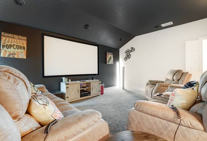 Spacious San Antonio Home: 4 Mi To Seaworld!