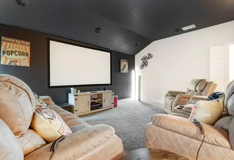 Spacious San Antonio Home: 4 Mi To Seaworld!