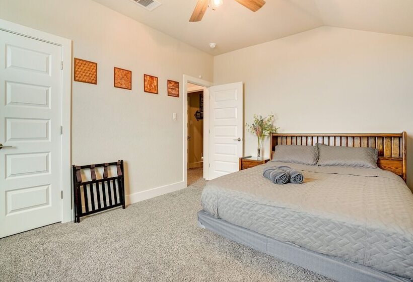 Spacious San Antonio Home: 4 Mi To Seaworld!