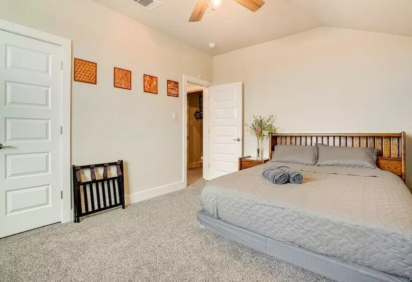 Spacious San Antonio Home: 4 Mi To Seaworld!