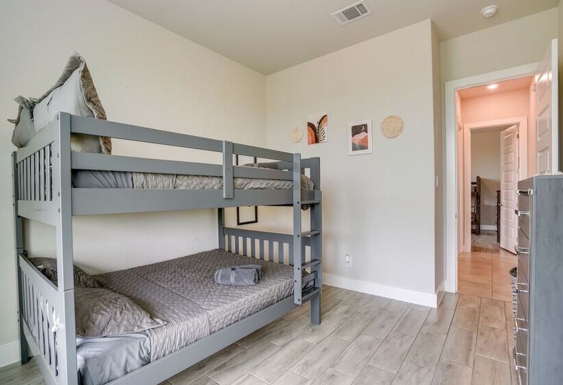 Spacious San Antonio Home: 4 Mi To Seaworld!