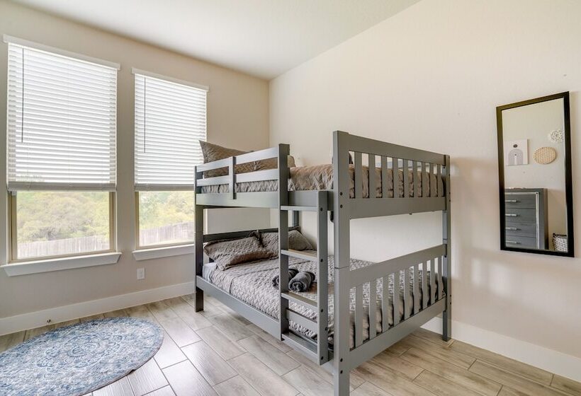 Spacious San Antonio Home: 4 Mi To Seaworld!