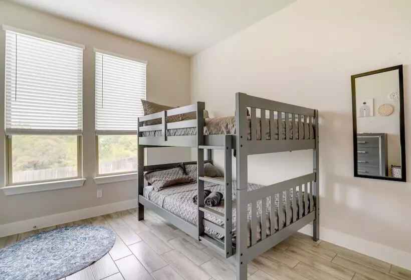 Spacious San Antonio Home: 4 Mi To Seaworld!