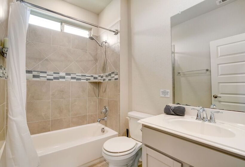 Spacious San Antonio Home: 4 Mi To Seaworld!