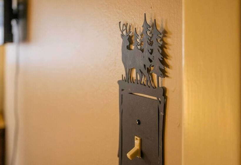 Furnished Deck + Fire Pit: Happy Jack Cabin