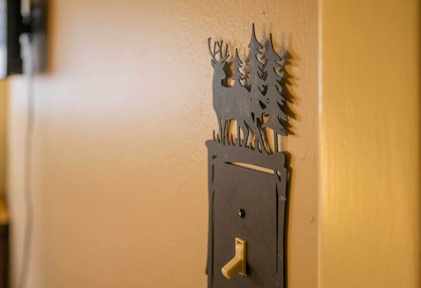 Furnished Deck + Fire Pit: Happy Jack Cabin