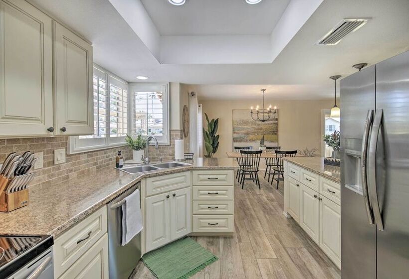 Stunning Sun Lakes Retreat < 1 Mi To Golfing!