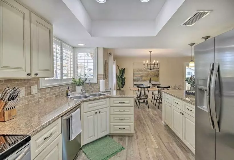 Stunning Sun Lakes Retreat < 1 Mi To Golfing!