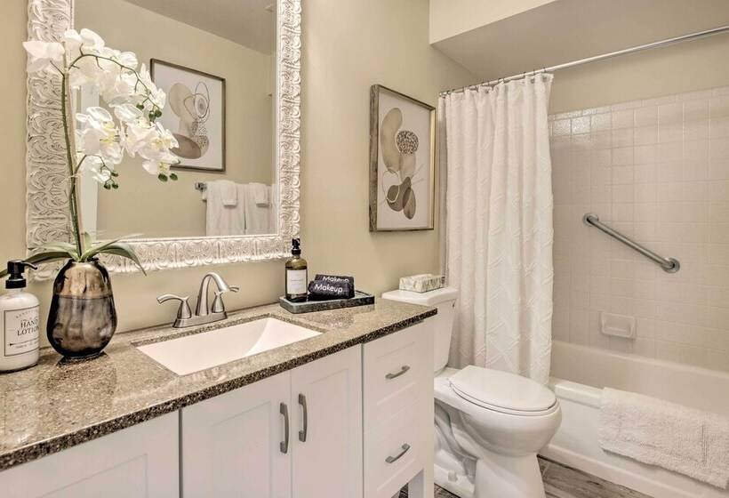 Stunning Sun Lakes Retreat < 1 Mi To Golfing!