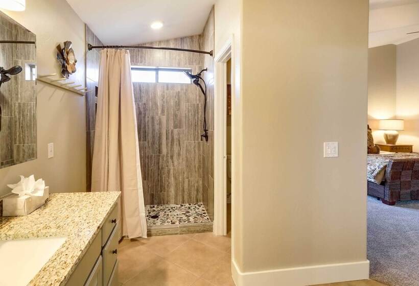 West Sedona Retreat: Deck & Mountain Views