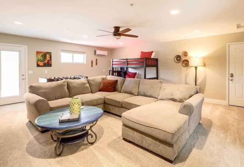 West Sedona Retreat: Deck & Mountain Views