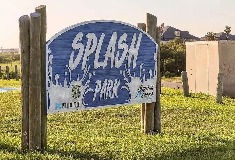 Walk To Ocean: Coastal Surfside Beach Bungalow!