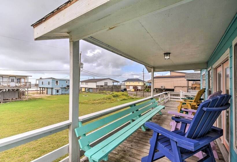 Walk To Ocean: Coastal Surfside Beach Bungalow!