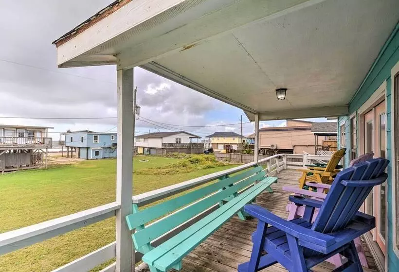 Walk To Ocean: Coastal Surfside Beach Bungalow!