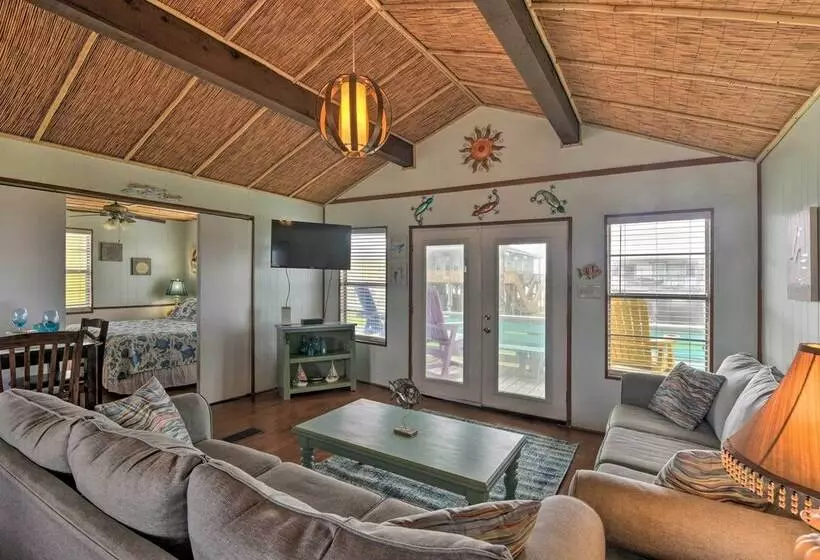 Walk To Ocean: Coastal Surfside Beach Bungalow!