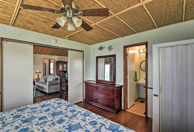 Walk To Ocean: Coastal Surfside Beach Bungalow!