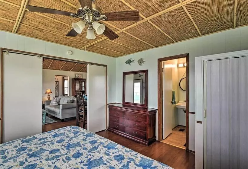 Walk To Ocean: Coastal Surfside Beach Bungalow!